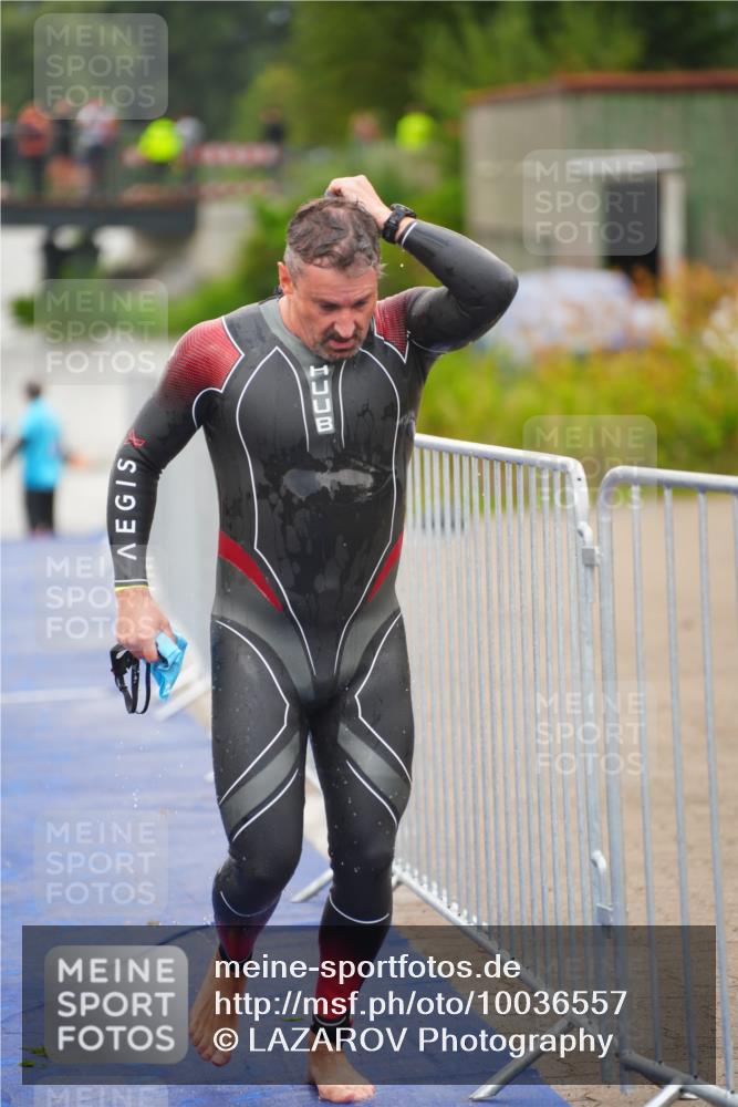 30.08.2026 - Elbe Triathlon Hamburg LAZAROV Photography http://msf.ph/oto/10036557 30.08.2026 09:09:24 Schwimmen 698, 703, 731, 746 meine-sportfotos.de