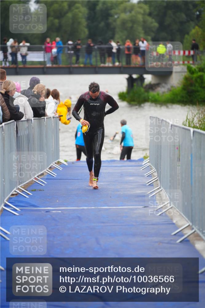 30.08.2026 - Elbe Triathlon Hamburg LAZAROV Photography http://msf.ph/oto/10036566 30.08.2026 09:09:30 Schwimmen 703, 728, 731 meine-sportfotos.de
