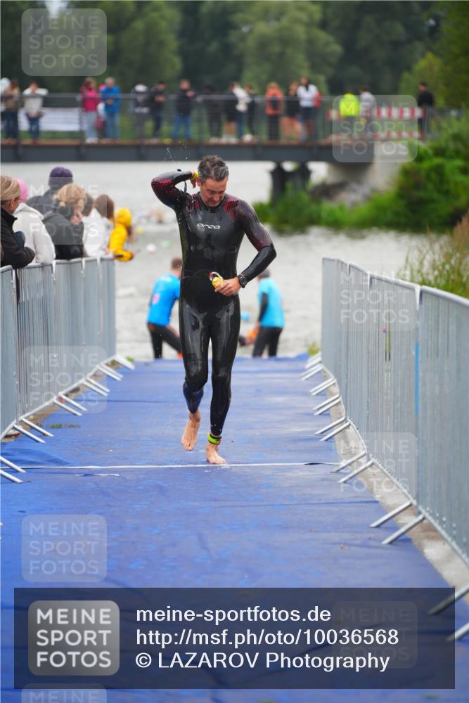 30.08.2026 - Elbe Triathlon Hamburg LAZAROV Photography http://msf.ph/oto/10036568 30.08.2026 09:09:32 Schwimmen 703, 728, 731 meine-sportfotos.de