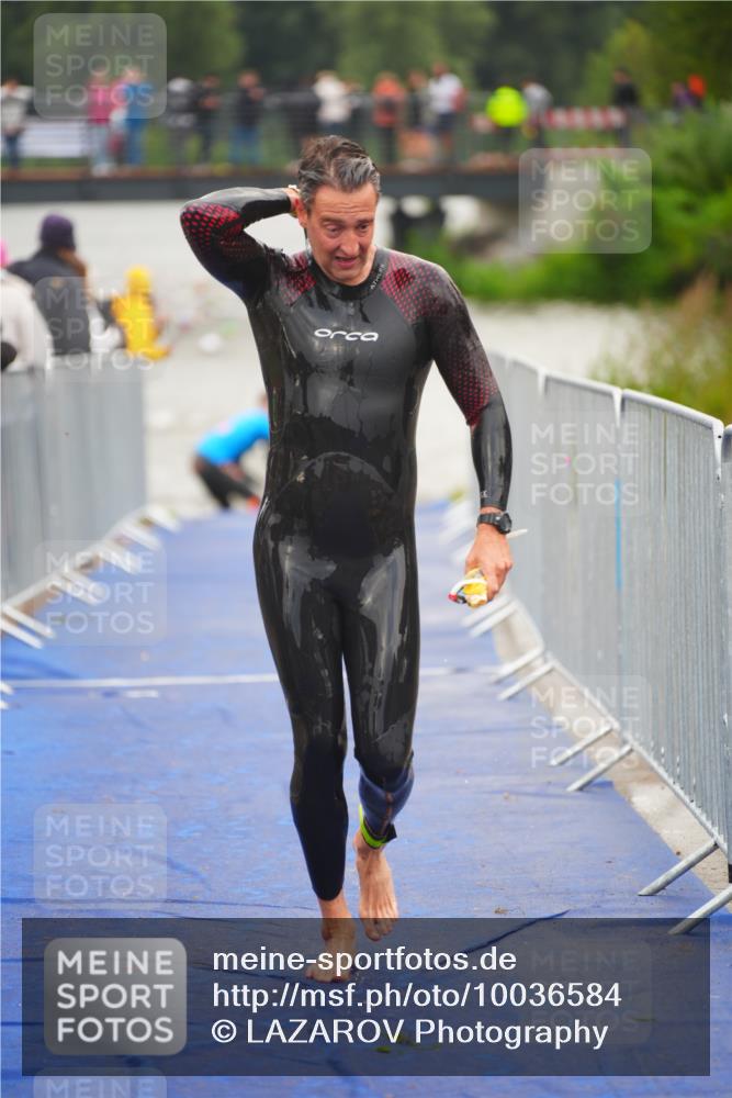 30.08.2026 - Elbe Triathlon Hamburg LAZAROV Photography http://msf.ph/oto/10036584 30.08.2026 09:09:35 Schwimmen 728, 731 meine-sportfotos.de
