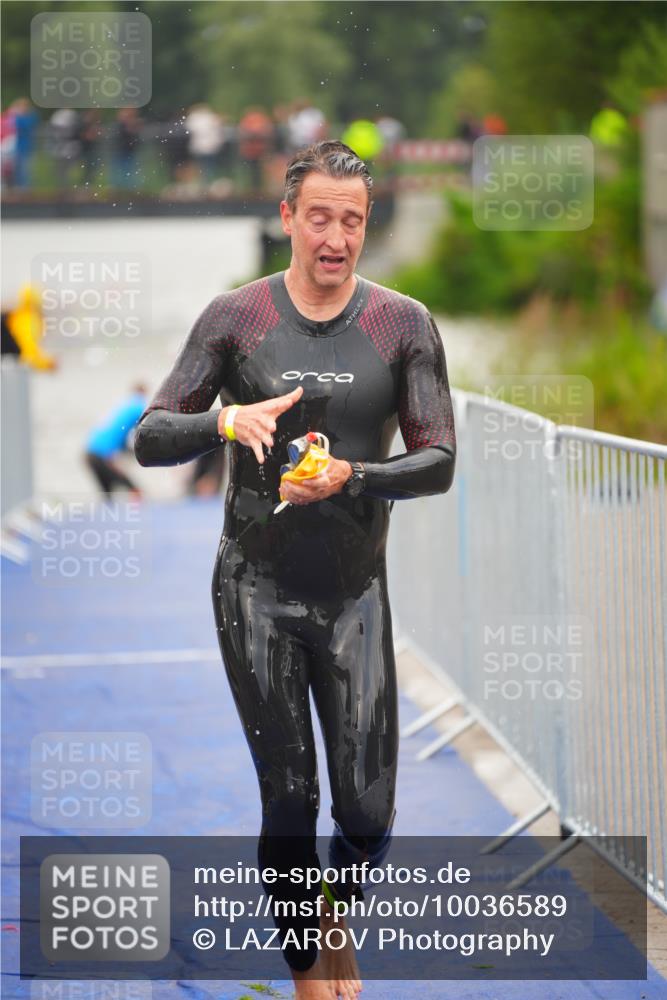 30.08.2026 - Elbe Triathlon Hamburg LAZAROV Photography http://msf.ph/oto/10036589 30.08.2026 09:09:35 Schwimmen 728, 731 meine-sportfotos.de