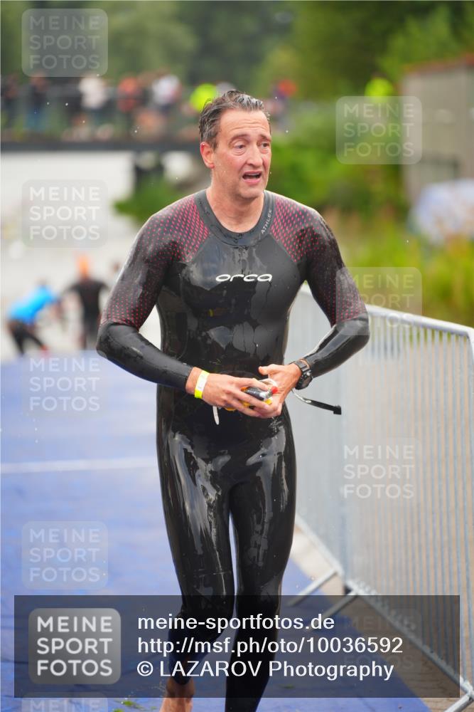 30.08.2026 - Elbe Triathlon Hamburg LAZAROV Photography http://msf.ph/oto/10036592 30.08.2026 09:09:36 Schwimmen 728, 731 meine-sportfotos.de