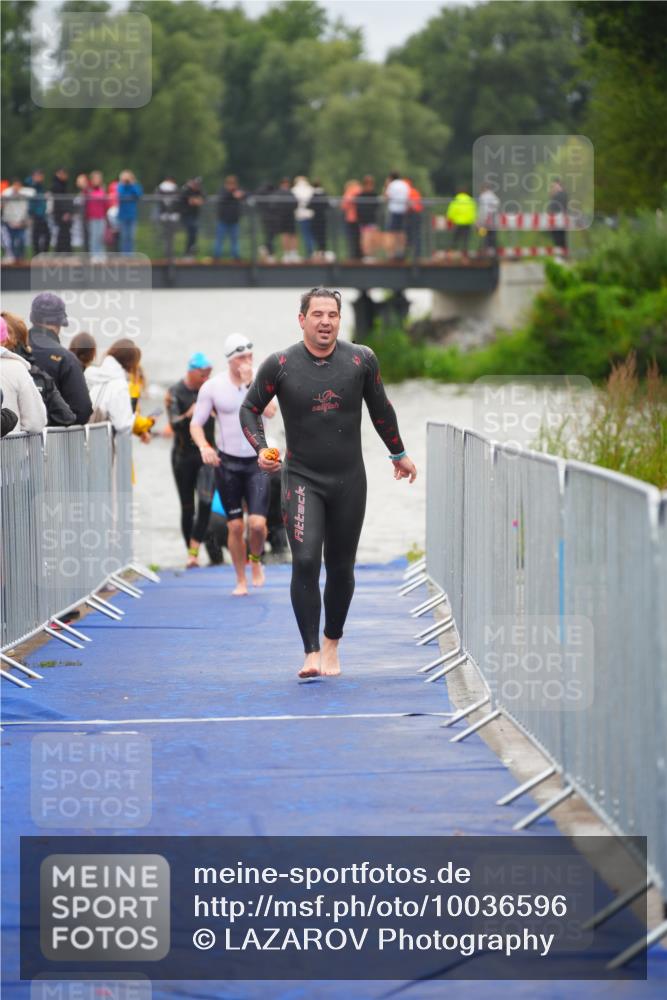 30.08.2026 - Elbe Triathlon Hamburg LAZAROV Photography http://msf.ph/oto/10036596 30.08.2026 09:09:46 Schwimmen 672, 728, 751 meine-sportfotos.de