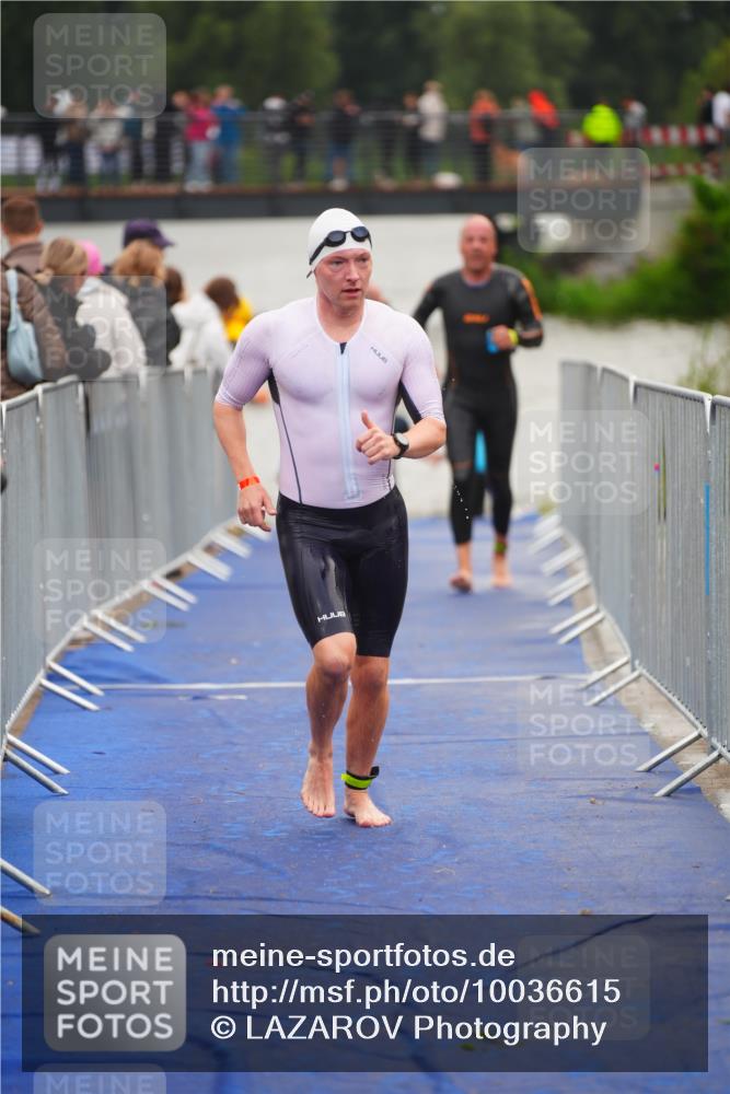 30.08.2026 - Elbe Triathlon Hamburg LAZAROV Photography http://msf.ph/oto/10036615 30.08.2026 09:09:51 Schwimmen 672, 750, 751 meine-sportfotos.de