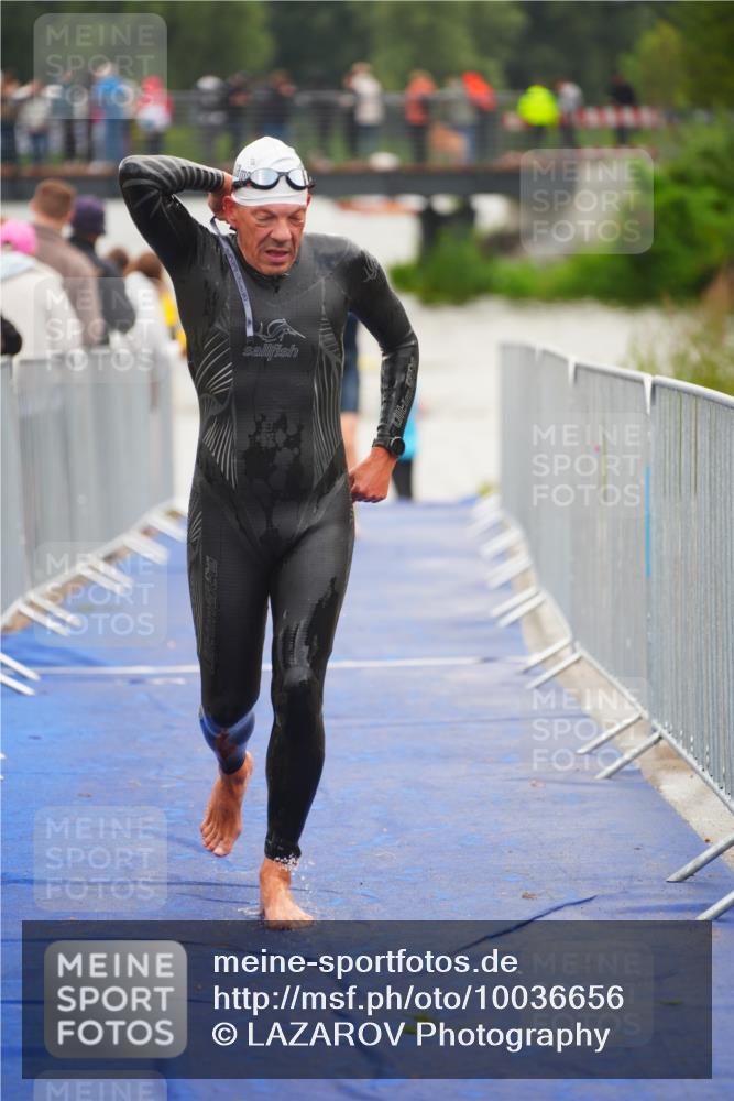 30.08.2026 - Elbe Triathlon Hamburg LAZAROV Photography http://msf.ph/oto/10036656 30.08.2026 09:09:59 Schwimmen 672, 687, 750, 751, 774 meine-sportfotos.de