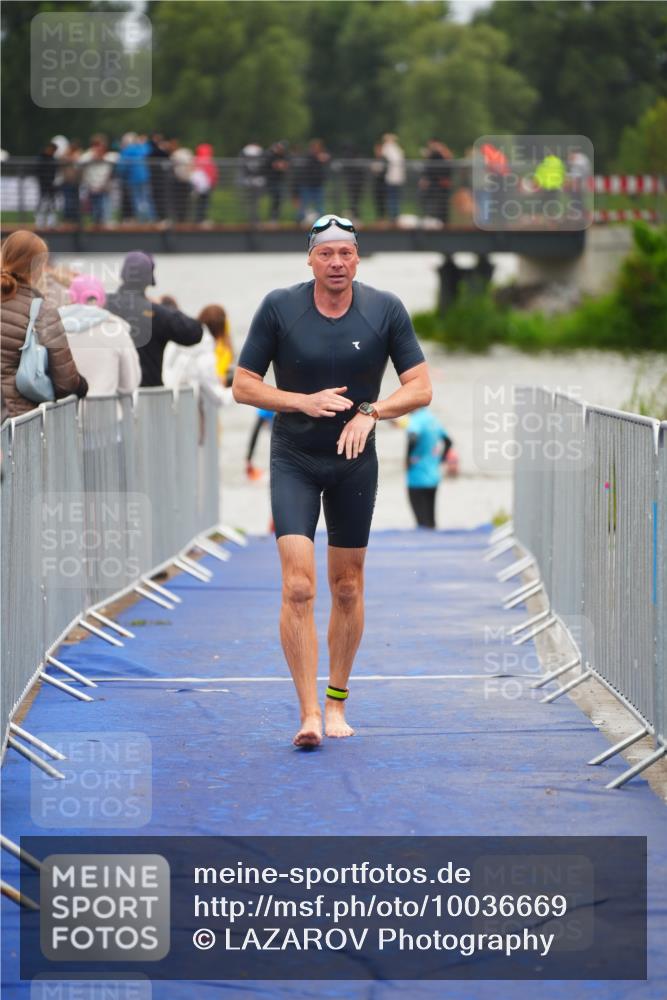 30.08.2026 - Elbe Triathlon Hamburg LAZAROV Photography http://msf.ph/oto/10036669 30.08.2026 09:10:05 Schwimmen 687, 750, 751, 774 meine-sportfotos.de