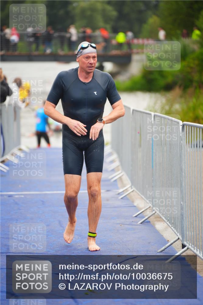30.08.2026 - Elbe Triathlon Hamburg LAZAROV Photography http://msf.ph/oto/10036675 30.08.2026 09:10:07 Schwimmen 687, 750, 774 meine-sportfotos.de