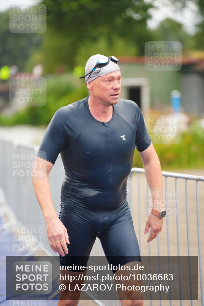 30.08.2026 - Elbe Triathlon Hamburg LAZAROV Photography http://msf.ph/oto/10036683 30.08.2026 09:10:09 Schwimmen 687, 750, 774 meine-sportfotos.de