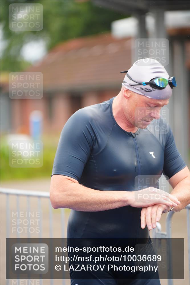 30.08.2026 - Elbe Triathlon Hamburg LAZAROV Photography http://msf.ph/oto/10036689 30.08.2026 09:10:10 Schwimmen 687, 750, 774 meine-sportfotos.de