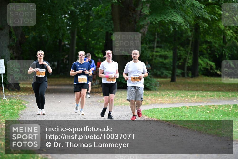 30.08.2026 - Blankeneser Heldenlauf Dr. Thomas Lammeyer http://msf.ph/oto/10037071 30.08.2026 10:49:38 Laufen 2002, 2001 meine-sportfotos.de