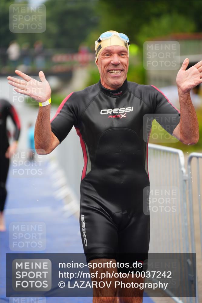 30.08.2026 - Elbe Triathlon Hamburg LAZAROV Photography http://msf.ph/oto/10037242 30.08.2026 09:12:32 Schwimmen 696, 735, 763 meine-sportfotos.de