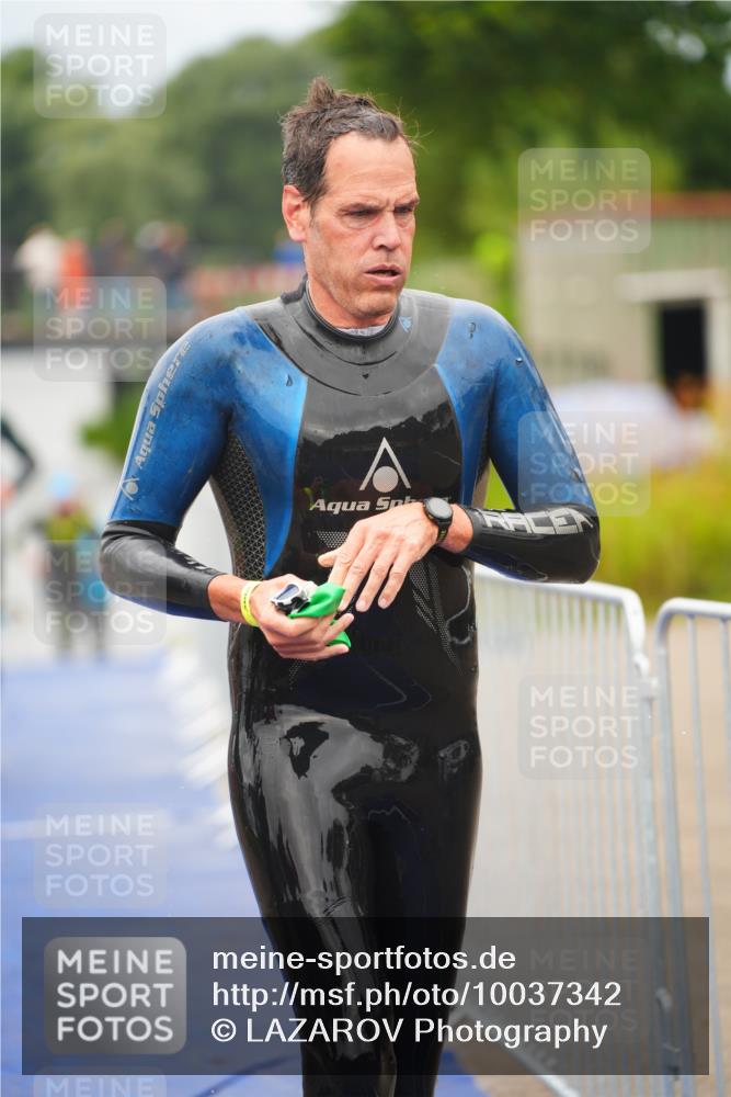 30.08.2026 - Elbe Triathlon Hamburg LAZAROV Photography http://msf.ph/oto/10037342 30.08.2026 09:13:10 Schwimmen 680, 736, 754 meine-sportfotos.de