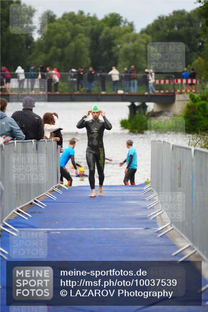 30.08.2026 - Elbe Triathlon Hamburg LAZAROV Photography http://msf.ph/oto/10037539 30.08.2026 09:14:39 Schwimmen 598, 694, 726 meine-sportfotos.de