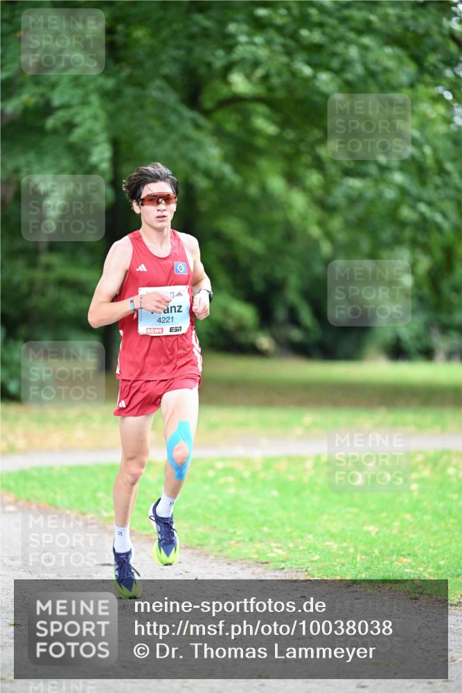 30.08.2026 - Blankeneser Heldenlauf Dr. Thomas Lammeyer http://msf.ph/oto/10038038 30.08.2026 11:00:27 Laufen 8, 4221 meine-sportfotos.de