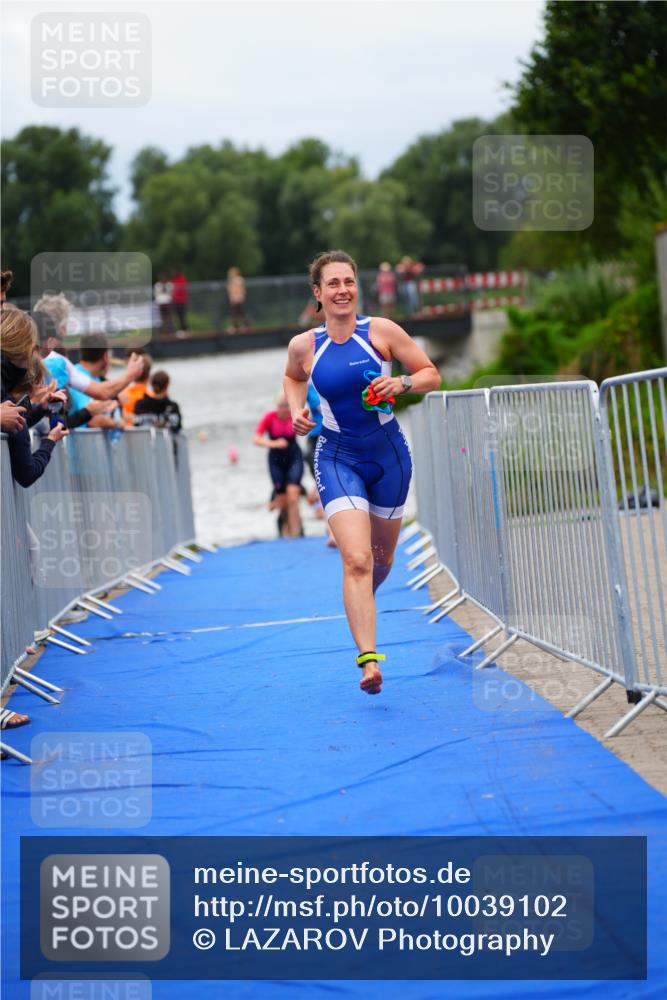 30.08.2026 - Elbe Triathlon Hamburg LAZAROV Photography http://msf.ph/oto/10039102 30.08.2026 14:05:29 Schwimmen 132, 161, 162 meine-sportfotos.de