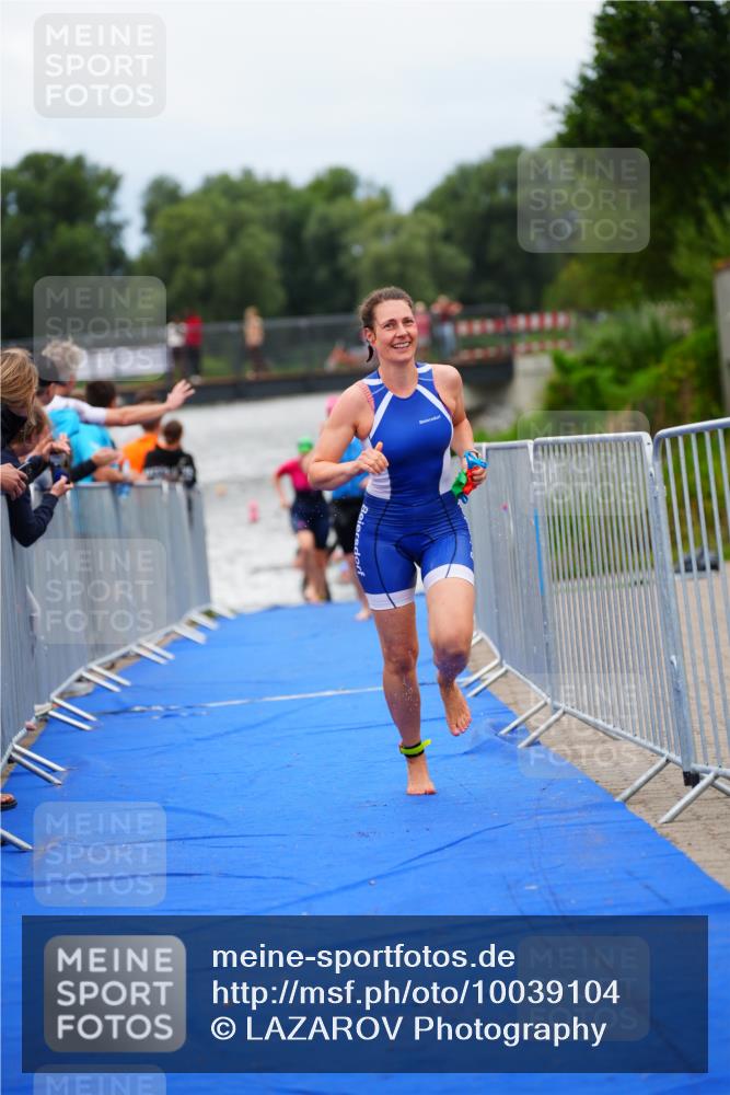 30.08.2026 - Elbe Triathlon Hamburg LAZAROV Photography http://msf.ph/oto/10039104 30.08.2026 14:05:29 Schwimmen 132, 161, 162 meine-sportfotos.de