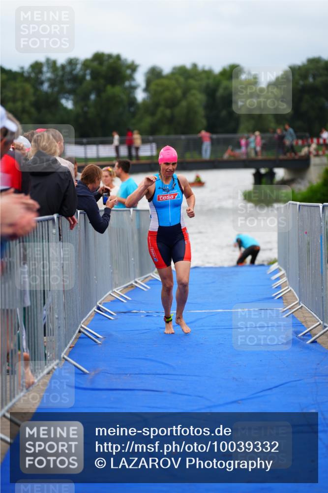 30.08.2026 - Elbe Triathlon Hamburg LAZAROV Photography http://msf.ph/oto/10039332 30.08.2026 14:06:34 Schwimmen 135, 138 meine-sportfotos.de