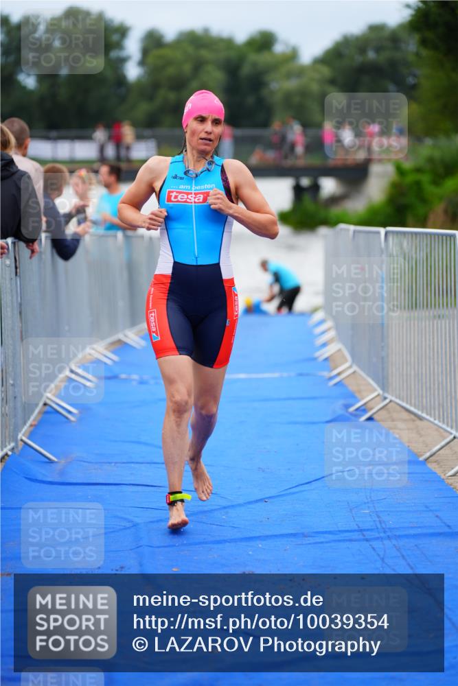30.08.2026 - Elbe Triathlon Hamburg LAZAROV Photography http://msf.ph/oto/10039354 30.08.2026 14:06:36 Schwimmen 135, 138 meine-sportfotos.de