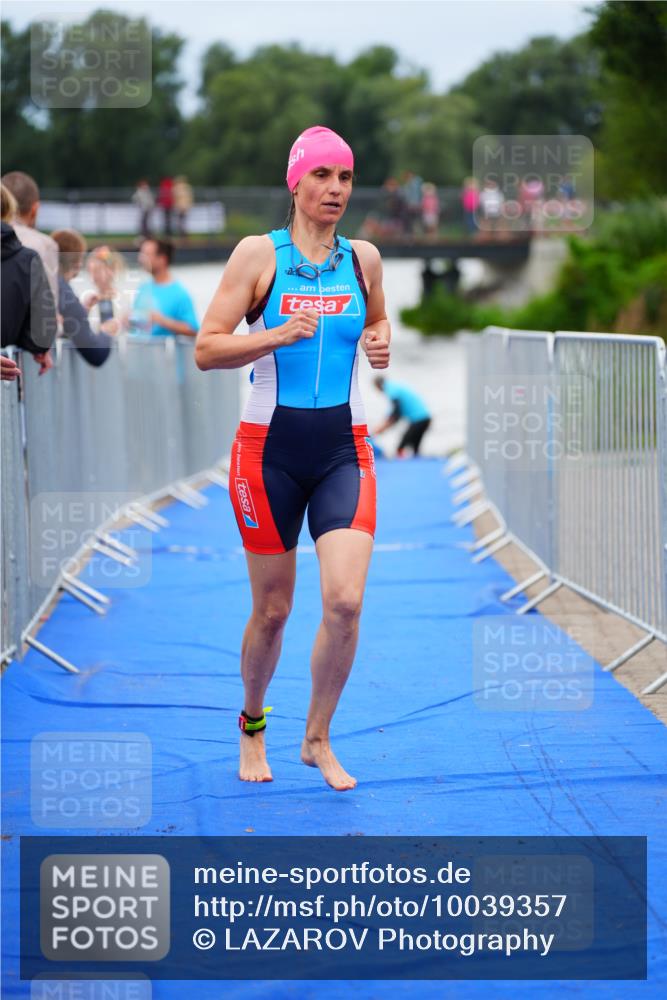 30.08.2026 - Elbe Triathlon Hamburg LAZAROV Photography http://msf.ph/oto/10039357 30.08.2026 14:06:36 Schwimmen 135, 138 meine-sportfotos.de