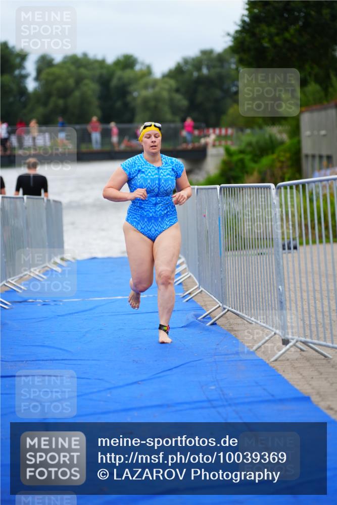 30.08.2026 - Elbe Triathlon Hamburg LAZAROV Photography http://msf.ph/oto/10039369 30.08.2026 14:06:47 Schwimmen 133, 135 meine-sportfotos.de