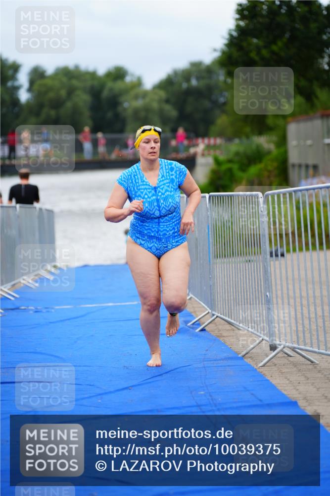 30.08.2026 - Elbe Triathlon Hamburg LAZAROV Photography http://msf.ph/oto/10039375 30.08.2026 14:06:47 Schwimmen 133, 135 meine-sportfotos.de