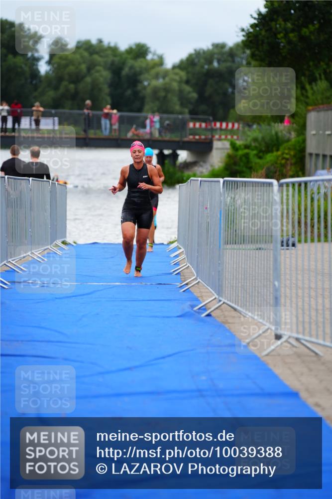 30.08.2026 - Elbe Triathlon Hamburg LAZAROV Photography http://msf.ph/oto/10039388 30.08.2026 14:06:58 Schwimmen 133, 169, 170 meine-sportfotos.de