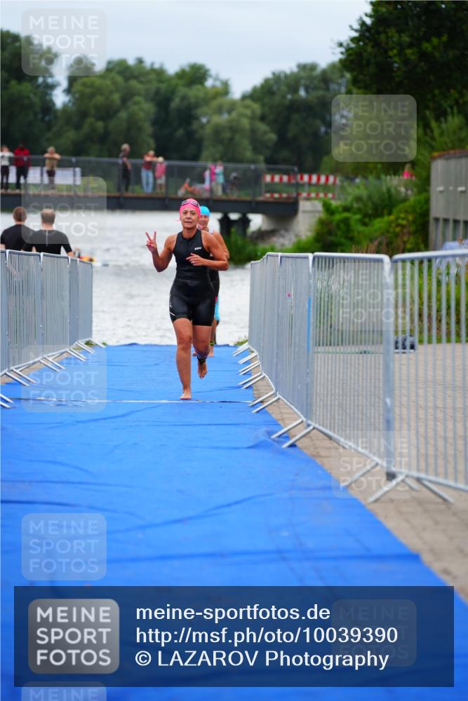 30.08.2026 - Elbe Triathlon Hamburg LAZAROV Photography http://msf.ph/oto/10039390 30.08.2026 14:06:59 Schwimmen 133, 169, 170 meine-sportfotos.de