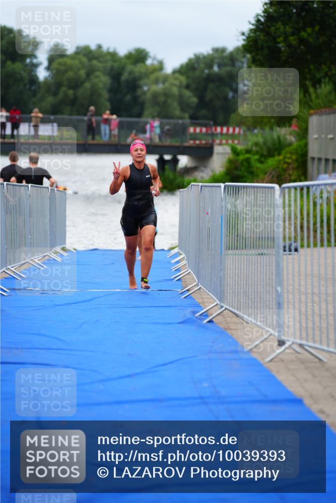 30.08.2026 - Elbe Triathlon Hamburg LAZAROV Photography http://msf.ph/oto/10039393 30.08.2026 14:06:59 Schwimmen 133, 169, 170 meine-sportfotos.de