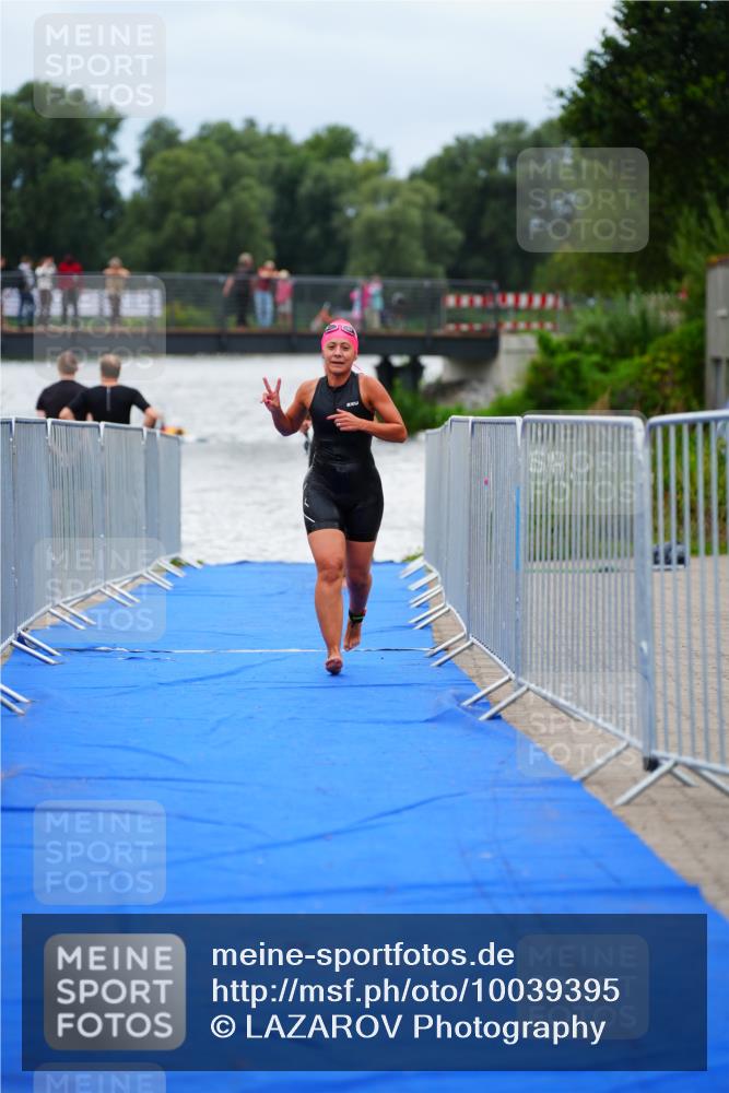 30.08.2026 - Elbe Triathlon Hamburg LAZAROV Photography http://msf.ph/oto/10039395 30.08.2026 14:06:59 Schwimmen 133, 169, 170 meine-sportfotos.de