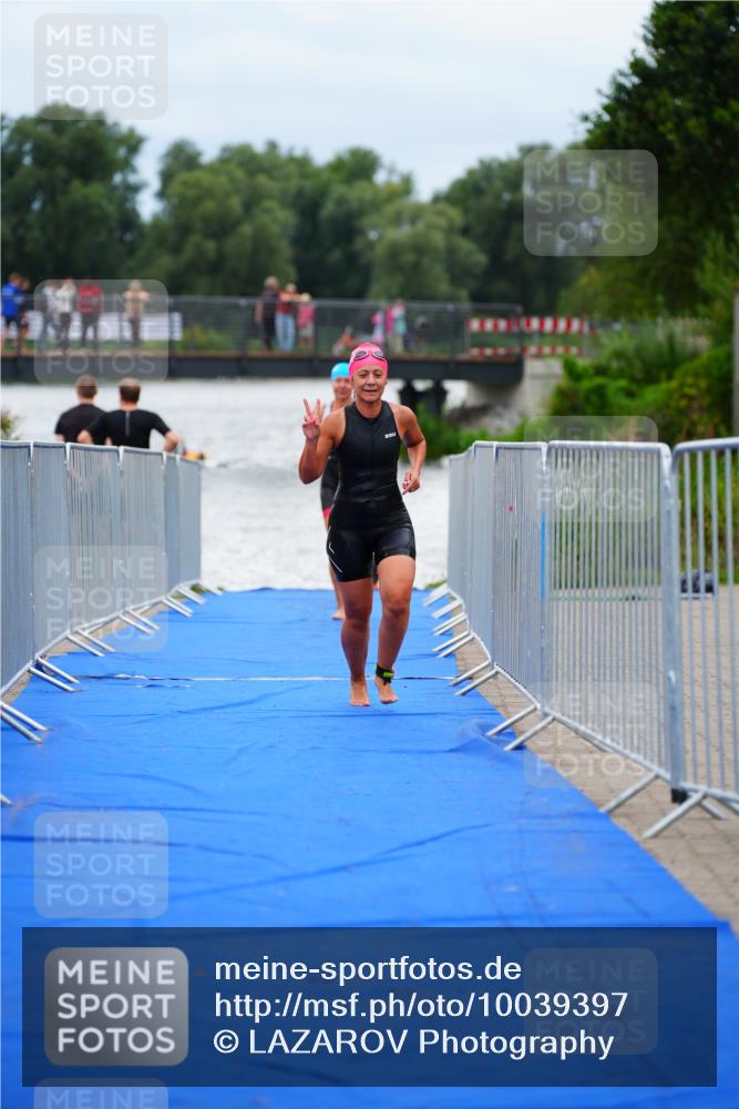 30.08.2026 - Elbe Triathlon Hamburg LAZAROV Photography http://msf.ph/oto/10039397 30.08.2026 14:06:59 Schwimmen 133, 169, 170 meine-sportfotos.de