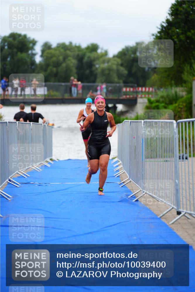 30.08.2026 - Elbe Triathlon Hamburg LAZAROV Photography http://msf.ph/oto/10039400 30.08.2026 14:07:00 Schwimmen 133, 169, 170 meine-sportfotos.de