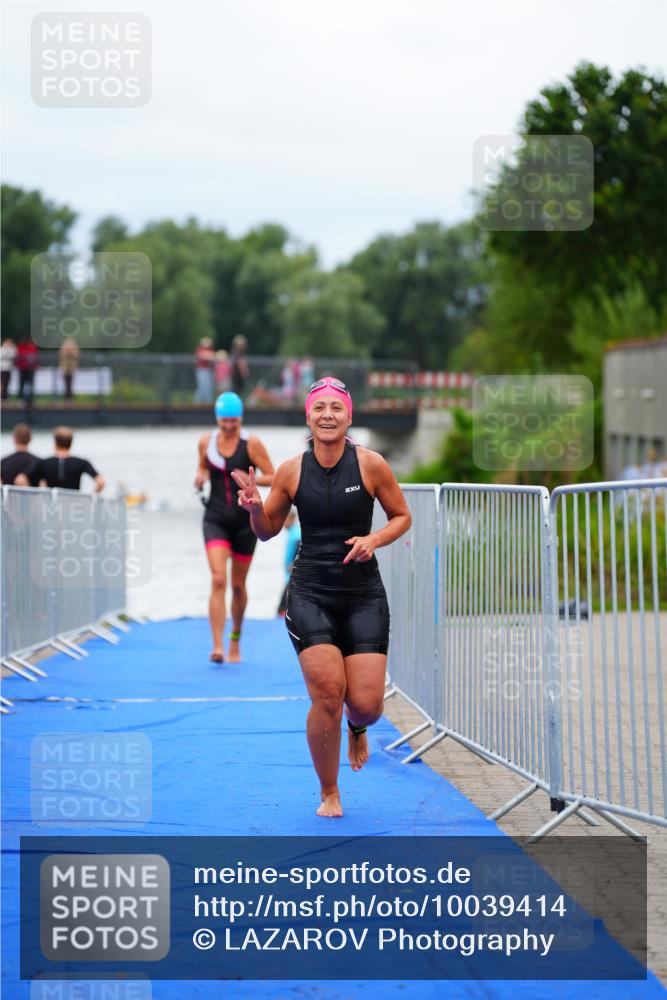 30.08.2026 - Elbe Triathlon Hamburg LAZAROV Photography http://msf.ph/oto/10039414 30.08.2026 14:07:01 Schwimmen 133, 169, 170 meine-sportfotos.de