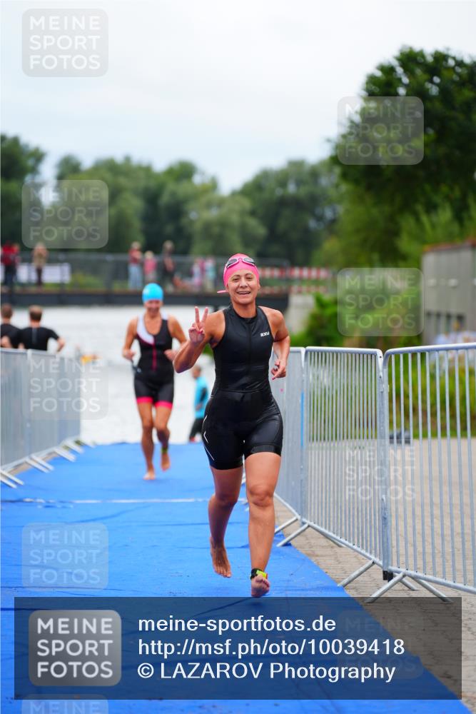 30.08.2026 - Elbe Triathlon Hamburg LAZAROV Photography http://msf.ph/oto/10039418 30.08.2026 14:07:01 Schwimmen 133, 169, 170 meine-sportfotos.de