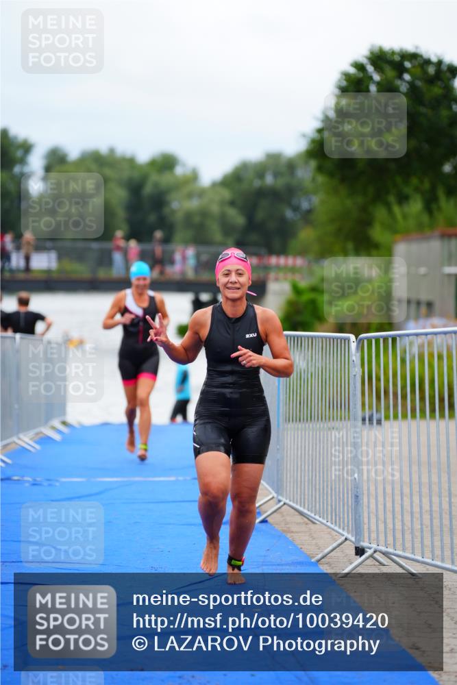 30.08.2026 - Elbe Triathlon Hamburg LAZAROV Photography http://msf.ph/oto/10039420 30.08.2026 14:07:01 Schwimmen 133, 169, 170 meine-sportfotos.de