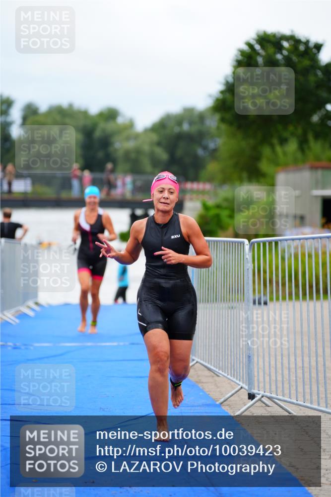 30.08.2026 - Elbe Triathlon Hamburg LAZAROV Photography http://msf.ph/oto/10039423 30.08.2026 14:07:01 Schwimmen 133, 169, 170 meine-sportfotos.de