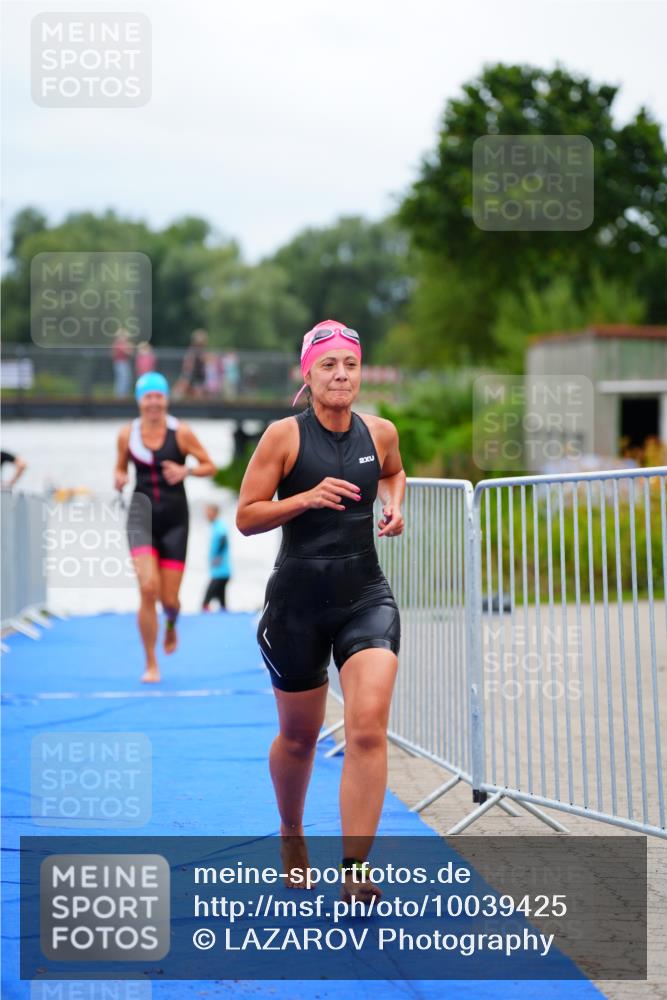 30.08.2026 - Elbe Triathlon Hamburg LAZAROV Photography http://msf.ph/oto/10039425 30.08.2026 14:07:01 Schwimmen 133, 169, 170 meine-sportfotos.de