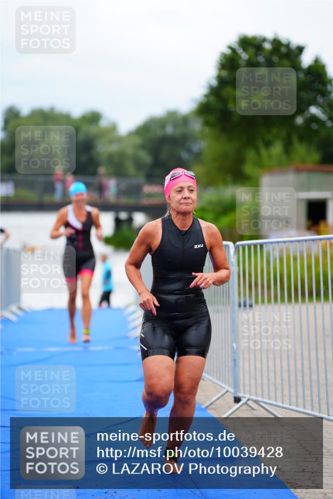 30.08.2026 - Elbe Triathlon Hamburg LAZAROV Photography http://msf.ph/oto/10039428 30.08.2026 14:07:02 Schwimmen 133, 169, 170 meine-sportfotos.de