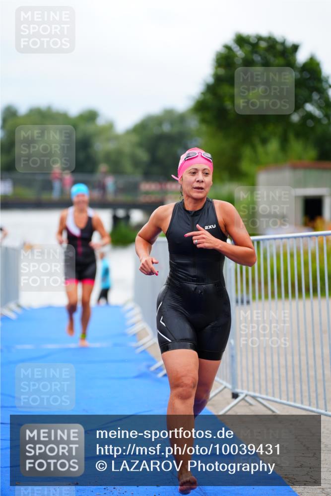 30.08.2026 - Elbe Triathlon Hamburg LAZAROV Photography http://msf.ph/oto/10039431 30.08.2026 14:07:02 Schwimmen 133, 169, 170 meine-sportfotos.de