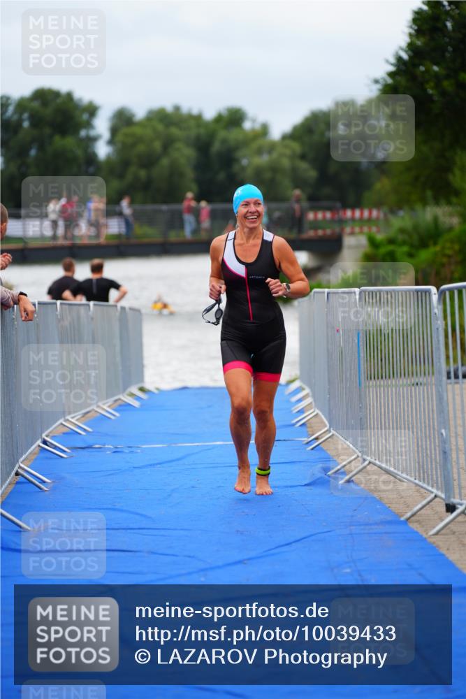 30.08.2026 - Elbe Triathlon Hamburg LAZAROV Photography http://msf.ph/oto/10039433 30.08.2026 14:07:03 Schwimmen 133, 169, 170 meine-sportfotos.de