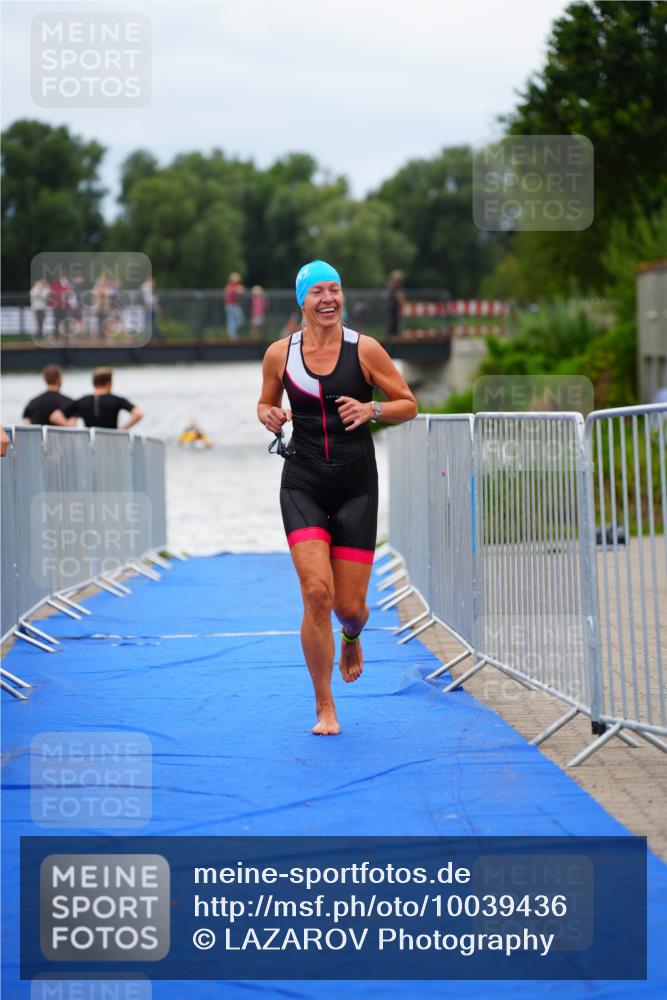 30.08.2026 - Elbe Triathlon Hamburg LAZAROV Photography http://msf.ph/oto/10039436 30.08.2026 14:07:03 Schwimmen 133, 169, 170 meine-sportfotos.de