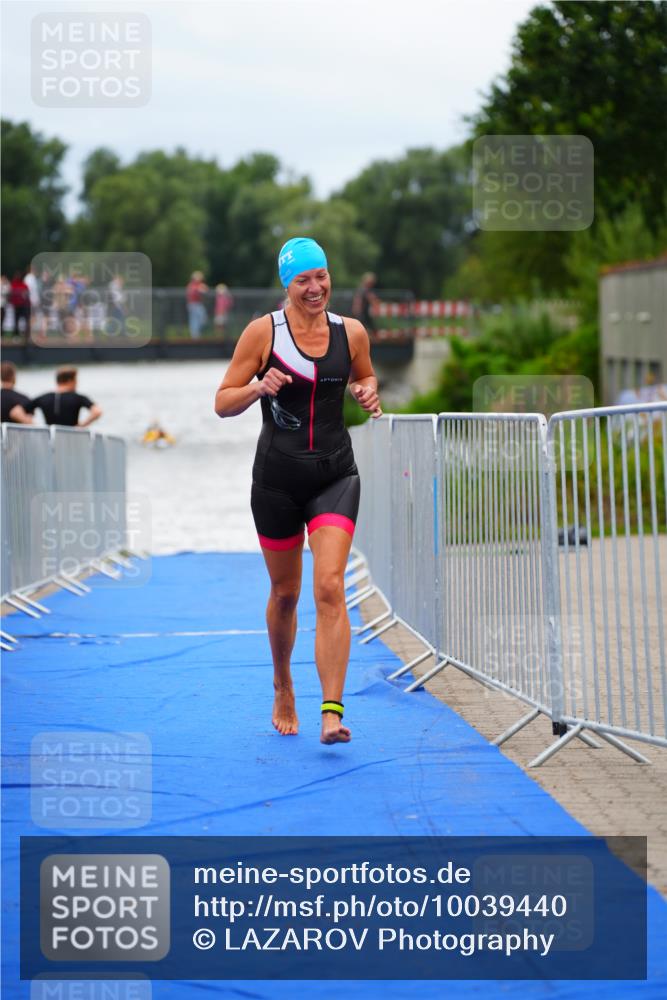 30.08.2026 - Elbe Triathlon Hamburg LAZAROV Photography http://msf.ph/oto/10039440 30.08.2026 14:07:04 Schwimmen 169, 170 meine-sportfotos.de