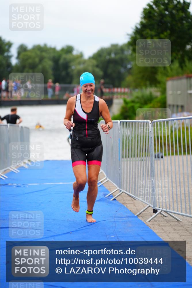 30.08.2026 - Elbe Triathlon Hamburg LAZAROV Photography http://msf.ph/oto/10039444 30.08.2026 14:07:04 Schwimmen 169, 170 meine-sportfotos.de