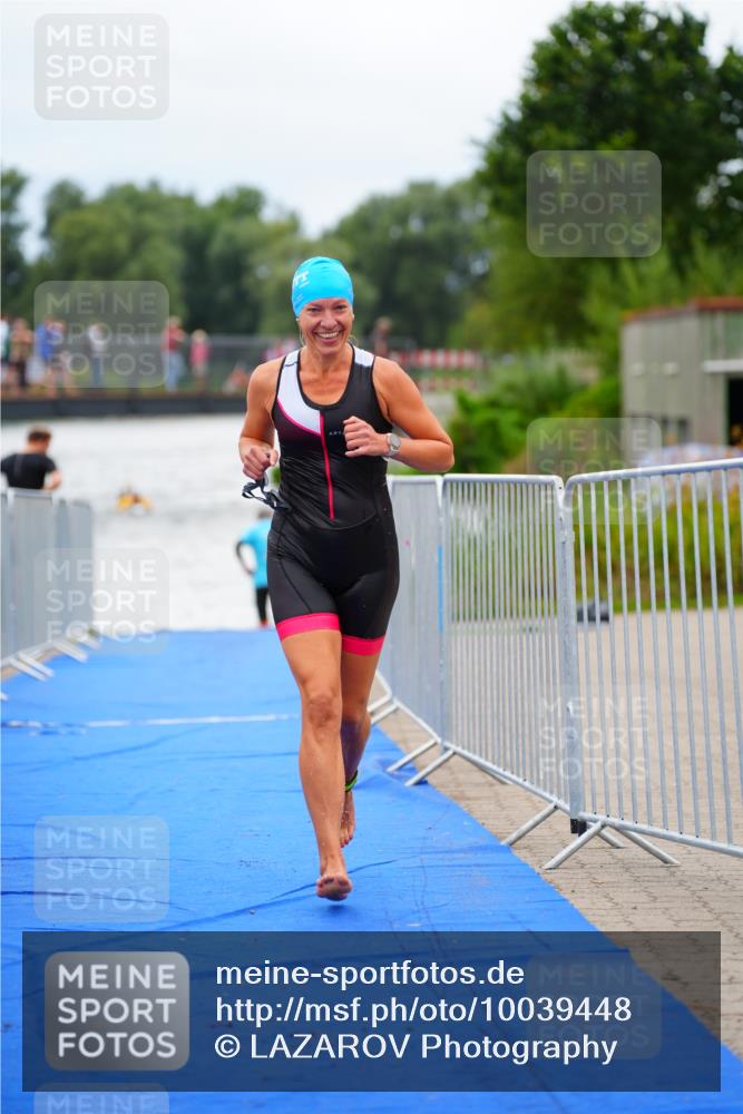 30.08.2026 - Elbe Triathlon Hamburg LAZAROV Photography http://msf.ph/oto/10039448 30.08.2026 14:07:04 Schwimmen 169, 170 meine-sportfotos.de