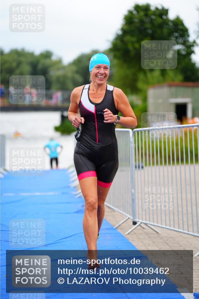 30.08.2026 - Elbe Triathlon Hamburg LAZAROV Photography http://msf.ph/oto/10039462 30.08.2026 14:07:05 Schwimmen 169, 170 meine-sportfotos.de