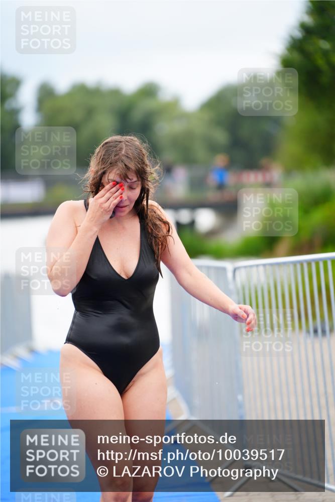 30.08.2026 - Elbe Triathlon Hamburg LAZAROV Photography http://msf.ph/oto/10039517 30.08.2026 14:09:00 Schwimmen 143 meine-sportfotos.de