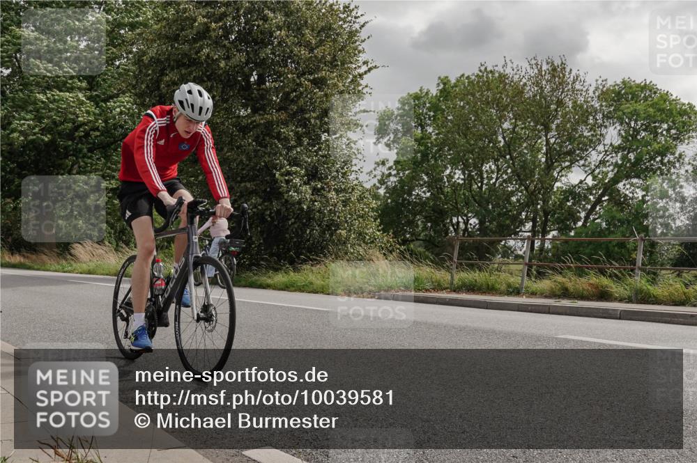 30.08.2026 - Elbe Triathlon Hamburg Michael Burmester http://msf.ph/oto/10039581 30.08.2026 13:48:04 Radfahren  meine-sportfotos.de
