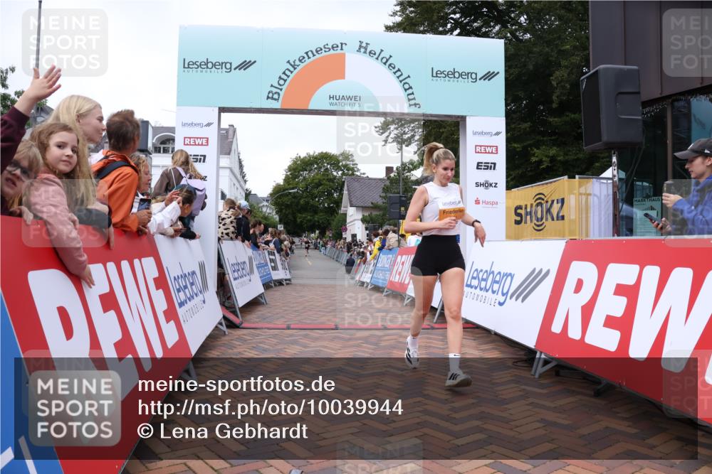 30.08.2026 - Blankeneser Heldenlauf Lena Gebhardt http://msf.ph/oto/10039944 30.08.2026 11:44:29 Ziel 2681, 2719 meine-sportfotos.de