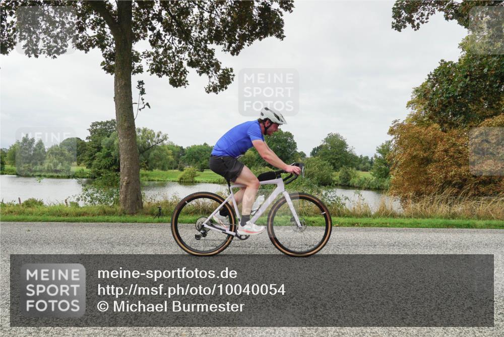 30.08.2026 - Elbe Triathlon Hamburg Michael Burmester http://msf.ph/oto/10040054 30.08.2026 10:49:02 Radfahren 907, 1056, 1135, 1177 meine-sportfotos.de