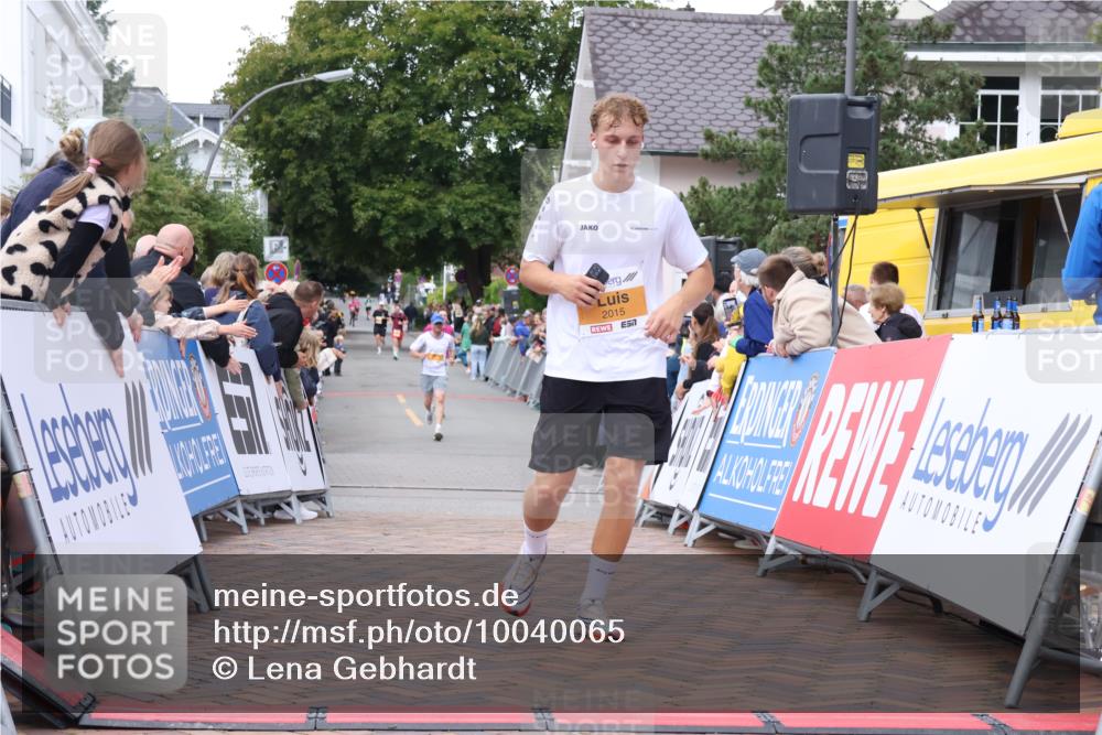 30.08.2026 - Blankeneser Heldenlauf Lena Gebhardt http://msf.ph/oto/10040065 30.08.2026 11:44:47 Ziel 2015, 2338 meine-sportfotos.de