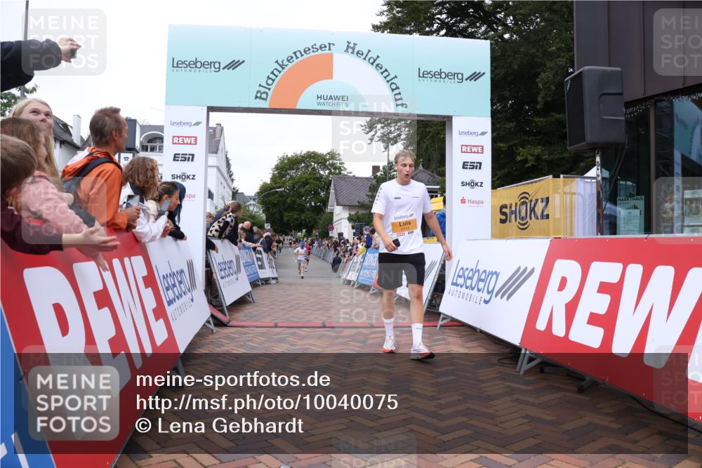 30.08.2026 - Blankeneser Heldenlauf Lena Gebhardt http://msf.ph/oto/10040075 30.08.2026 11:44:50 Ziel 2015 meine-sportfotos.de